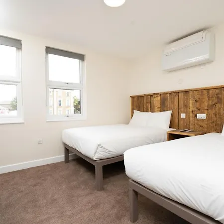 Hotel Dc, Stratford