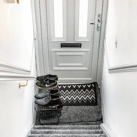 Heathrow 2-bedroom Maisonette With Parking Casa vacanze *