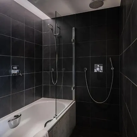 The Resident Soho Hotel 4*