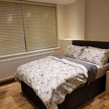 Apartment London Luxury 1 Min From Redbridge Station With Parking *