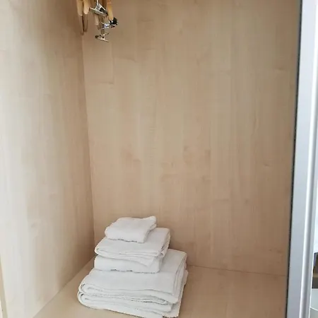London Luxury 1 Min From Redbridge Station With Parking Apartment *