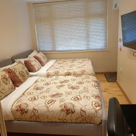 London Luxury 1 Min From Redbridge Station With Parking *