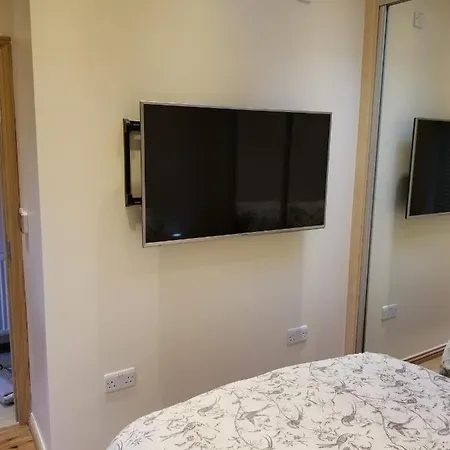 Apartment London Luxury 1 Min From Redbridge Station With Parking *