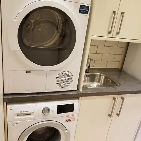 London Luxury 1 Min From Redbridge Station With Parking Apartment