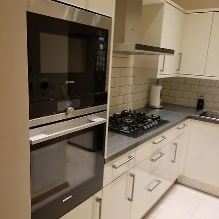 London Luxury 1 Min From Redbridge Station With Parking Apartment