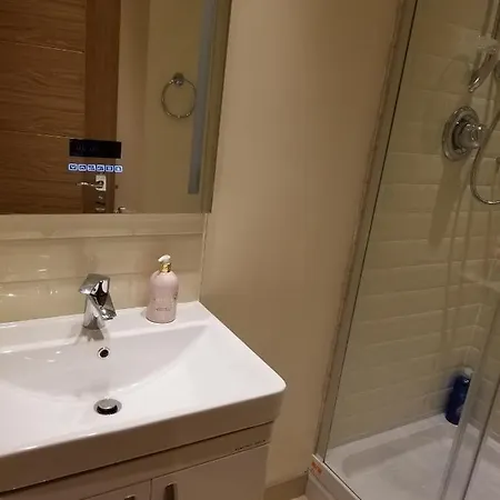London Luxury 1 Min From Redbridge Station With Parking Apartment Wanstead