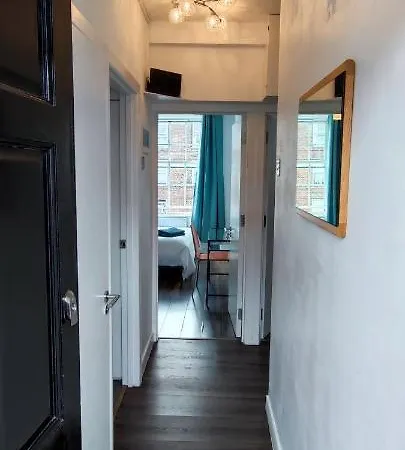 Location Location Location, Whole For You! Apartment