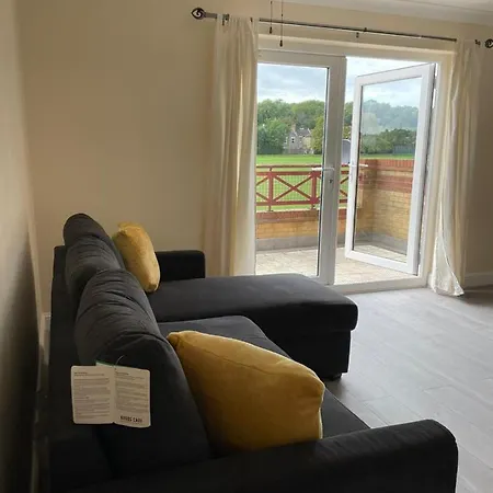 Apartament Large, Spacious 3 Bedroom Sleeps 6, For Contractors And Holidays In Lewisham, Greater - 1 Free Parking Space & Free Wifi *