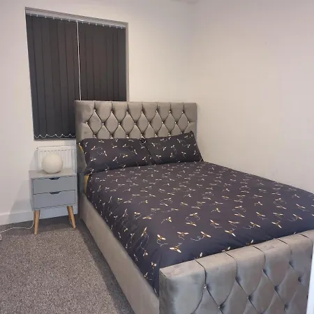 4 Bed In North London شقة *