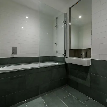Appartement Stunning Building, Walking Distance To Broadway Tube! Ealing