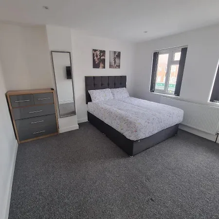 4 Bed In North London