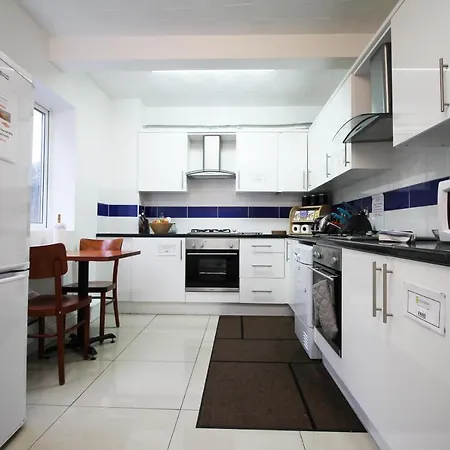 Отель Flexistay Sutton Саттон