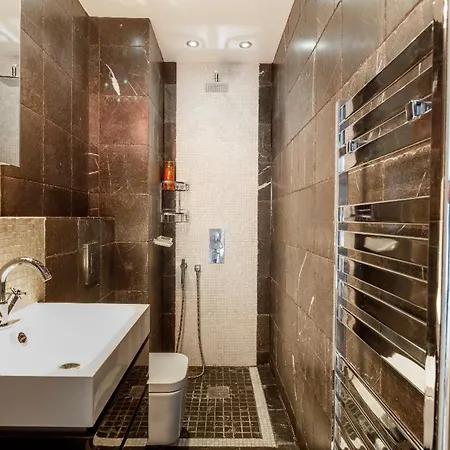 Luxury Specious En-suite In Guest house
