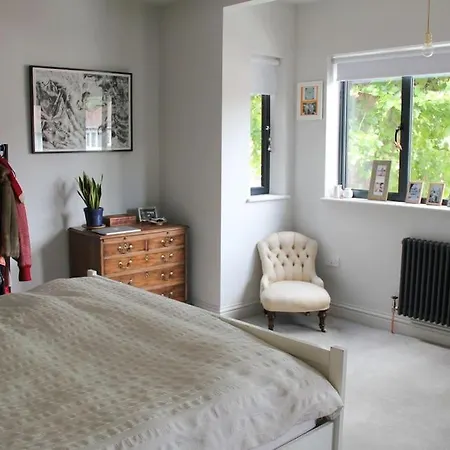 Large, Modern, Light, Open Plan Designer House * London