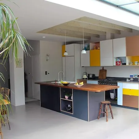 Large, Modern, Light, Open Plan Designer House Holiday home