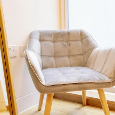 Casa vacanze Pass The Keys - Spacious Modern Flat With Garden, In South West Londra