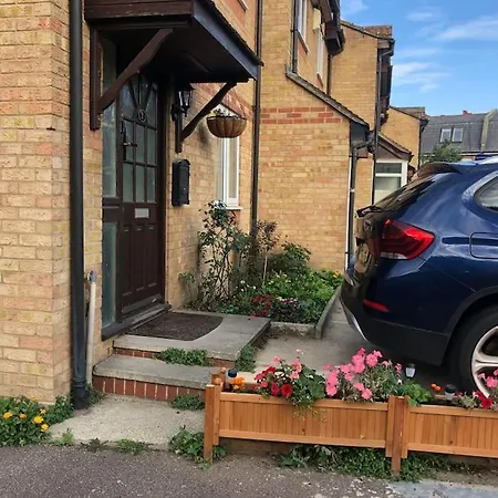 Cheerful 4 Bedroom House With Garden Free Parking Ferienhaus London
