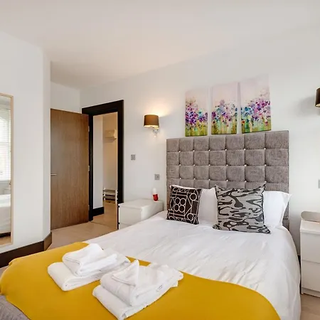 Farringdon Penthouse Loft By Living * London