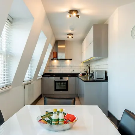 Farringdon Penthouse Loft By Living Apartment London