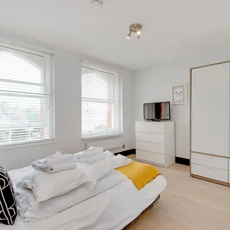 Farringdon Penthouse Loft By Living Apartment *
