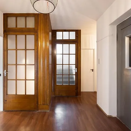 The West End Penthouse - 4bdr With Views