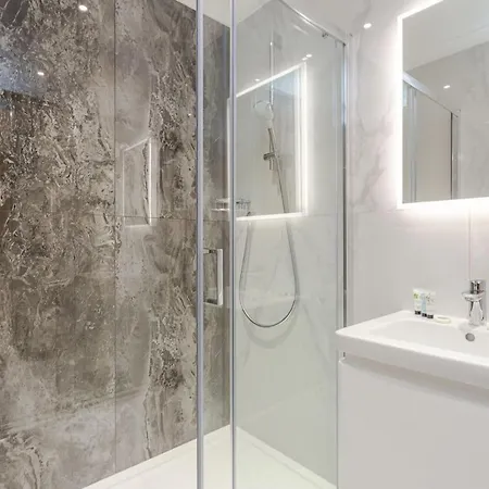 Cleveland Residences Farringdon Apartment