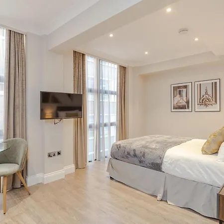Cleveland Residences Farringdon Apartment