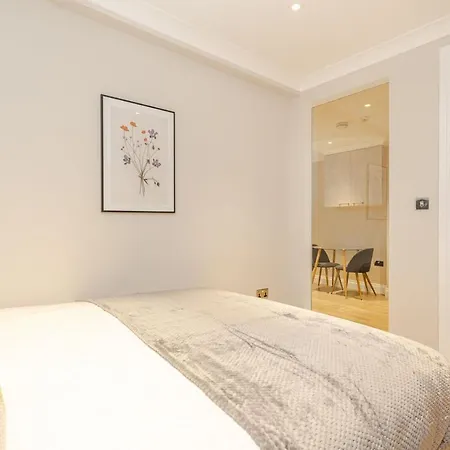 Cleveland Residences Farringdon Apartment *