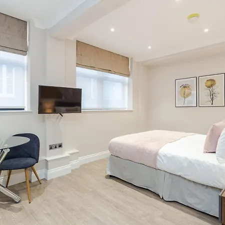 Cleveland Residences Farringdon Apartment