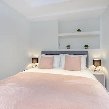 Cleveland Residences Farringdon Apartment London