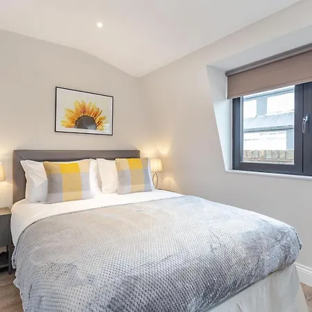 Cleveland Residences Farringdon Apartment