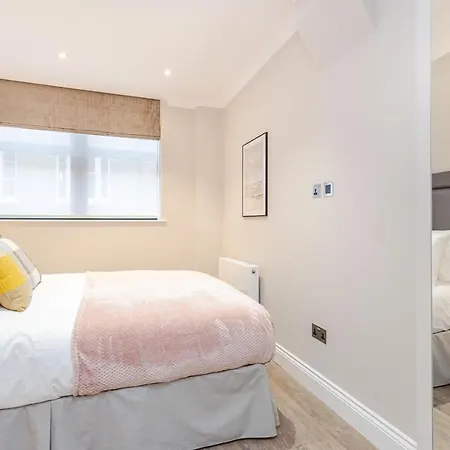 Cleveland Residences Farringdon Apartment *