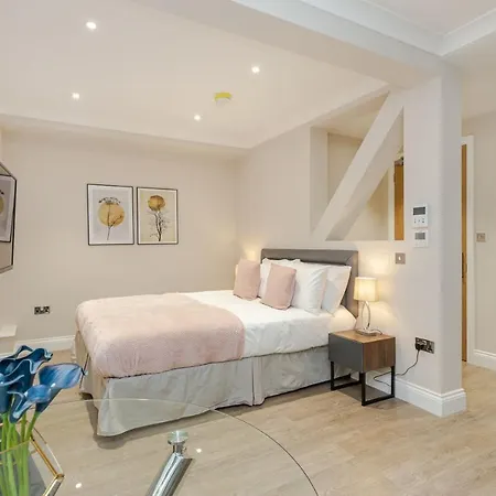 Cleveland Residences Farringdon Apartment