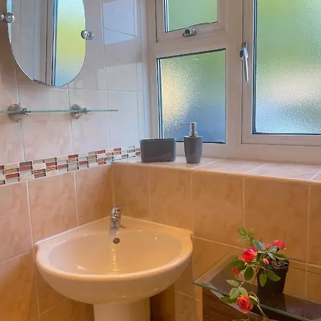 303 Alexandra Avenue Ha2 9dx