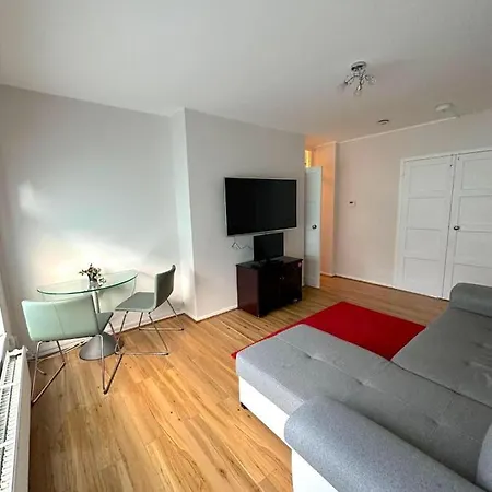 303 Alexandra Avenue Ha2 9dx * Pinner