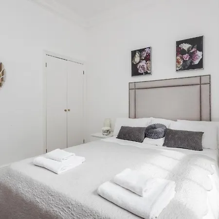 Carintha 2 Bed Modern By Canada Water * London