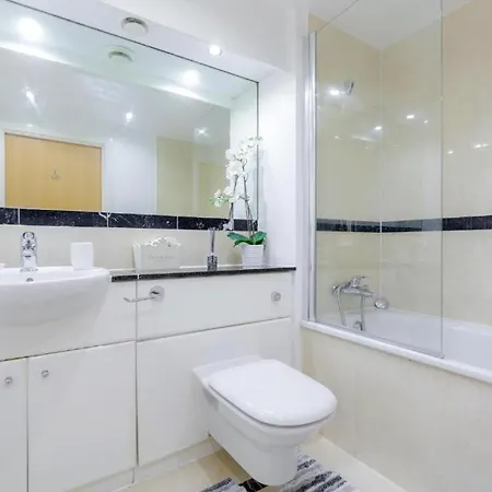 Carintha 2 Bed Modern By Canada Water * London