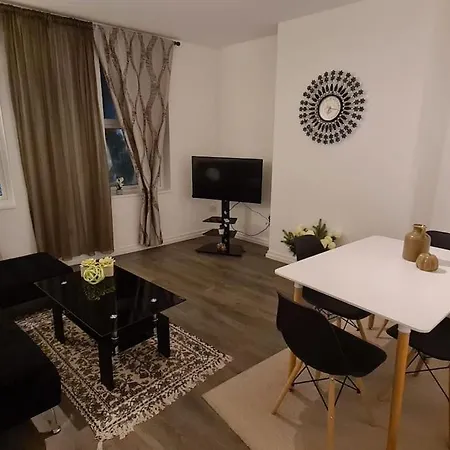 Luxury 1 Bedroom Flat In The Heart Of Wood London