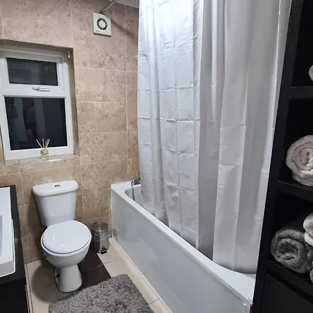 Apartment Luxury 1 Bedroom Flat In The Heart Of Wood