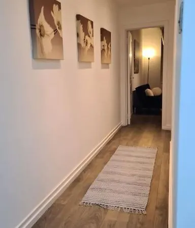 Luxury 1 Bedroom Flat In The Heart Of Wood Apartment