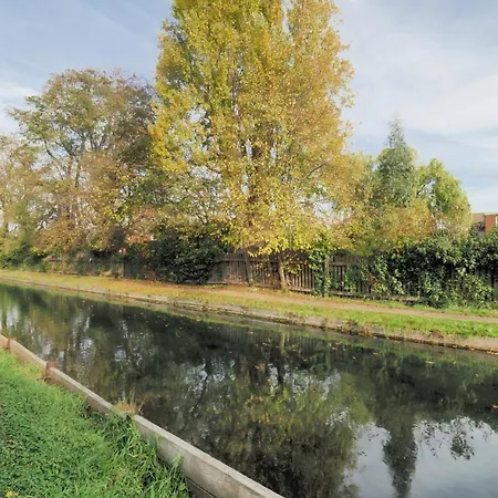 Stunning, Large 1 Bed Riverside Flat Apartment