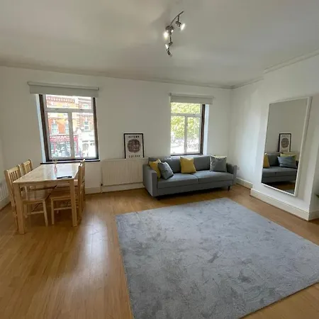 Amazing 3 Bedroom Flat Minutes From Tower Bridge Londýn