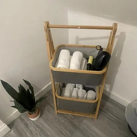 Cosy 2 Bed In Tower Bridge Road *