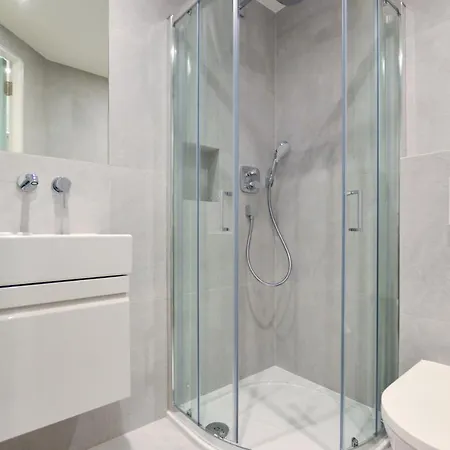 Hotel apartamentowy Sale Place Serviced By Concept