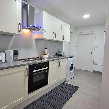 Luxury 1 Bedroom Flat In The Heart Of Wood Apartment