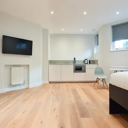 St House Serviced By Concept *