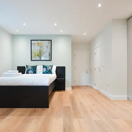 St House Serviced By Concept *
