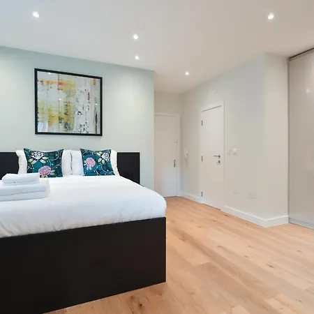 Apartment St House Serviced By Concept
