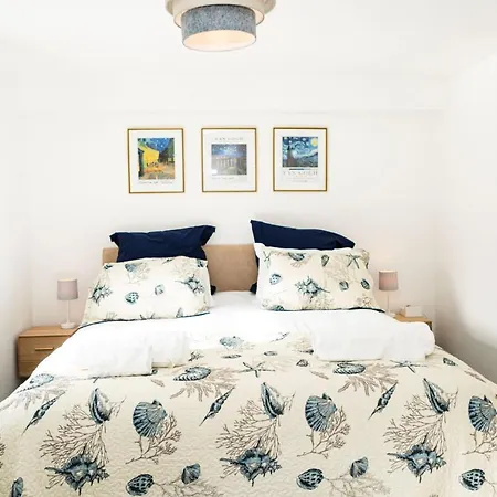 Pass The Keys - Modern Flat In South