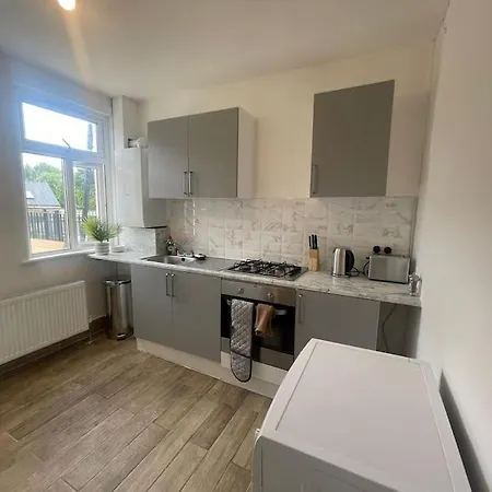 Cosy 2 Bed In Tower Bridge Road * London